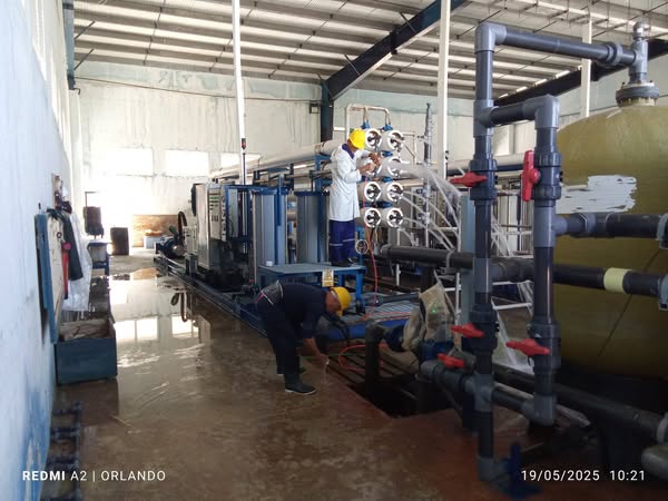 Trabajo de mantenimiento por Líneas en la Planta Desalinizadora.