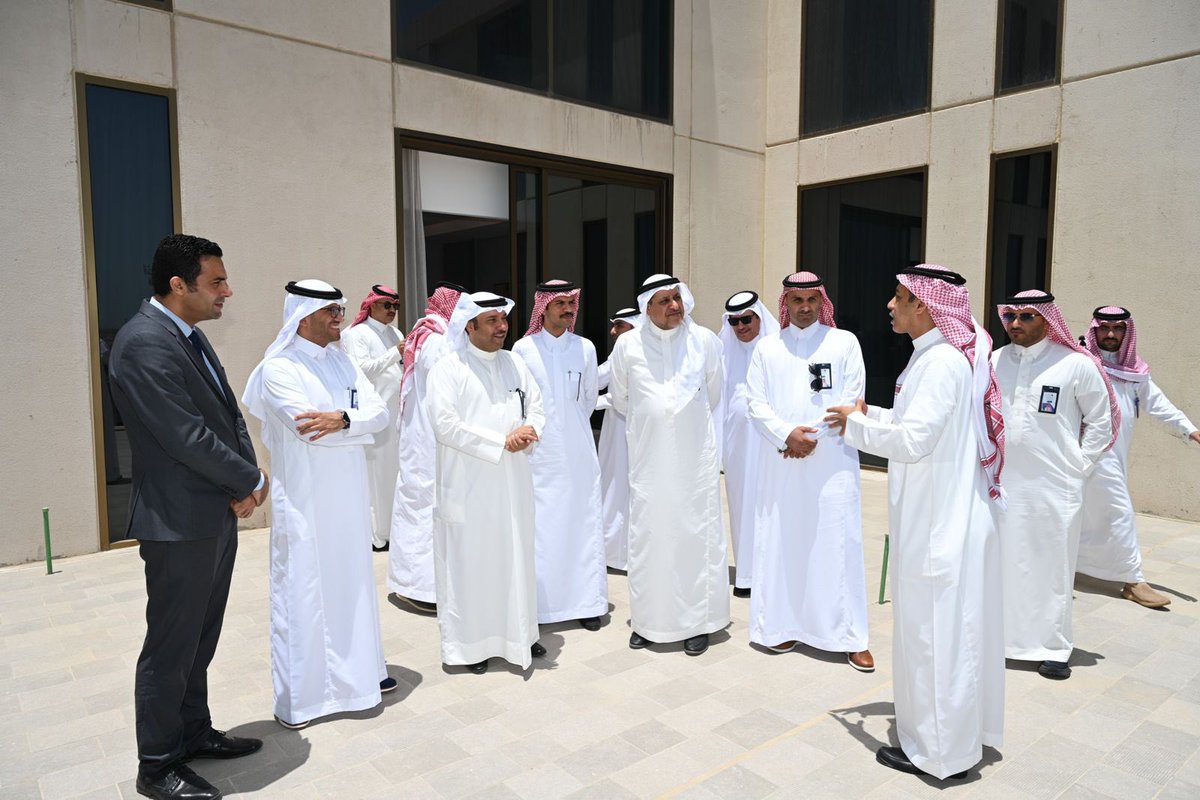 RealstateG's tweet photo. سعدنا بلقاء معالي رئيس الهيئة الملكية في الجبيل وينبع م . خالد السالم وبحضور المدير التنفيذي سعادة الأستاذ محمود الذيب، في اجتماع مثمر يعكس حرص الجميع على تعزيز التكامل وتطوير المشاريع التنموية.
#الهيئة_الملكية #الجبيل #ينبع https://t.co/grl8or7HNu