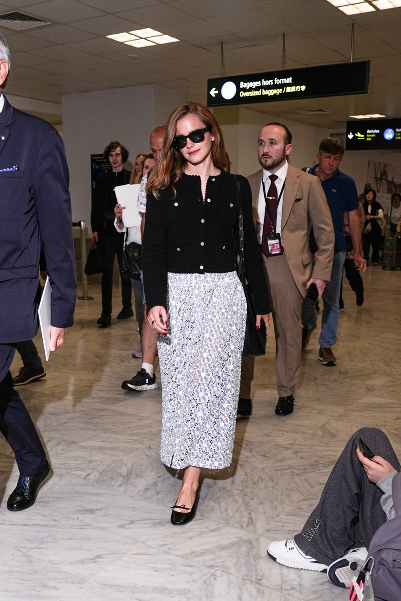 𝙉𝙀𝙒! ภาพของ #EmmaWatson ที่สนามบิน Nice ประเทศฝรั่งเศส 🇫🇷 (May 20, 2025)

: สวยตลอดกาลของจริง !! ❤️❤️