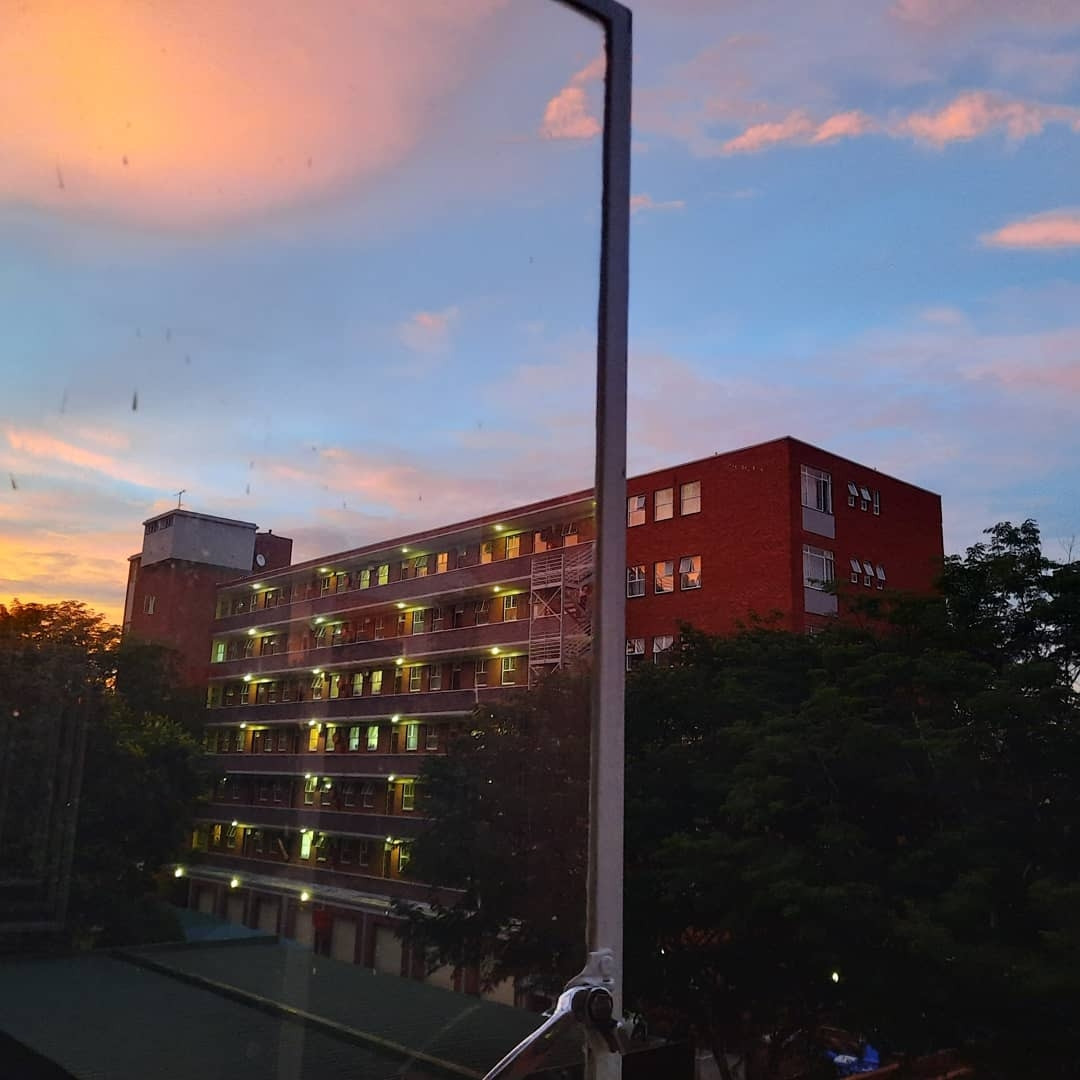 timicentric's tweet photo. These are still some of my favourite pictures I took.

Almost dropped my phone out a window, but worth it.

#Sunset #photography #amaturepics https://t.co/UIwrBYIFlo
