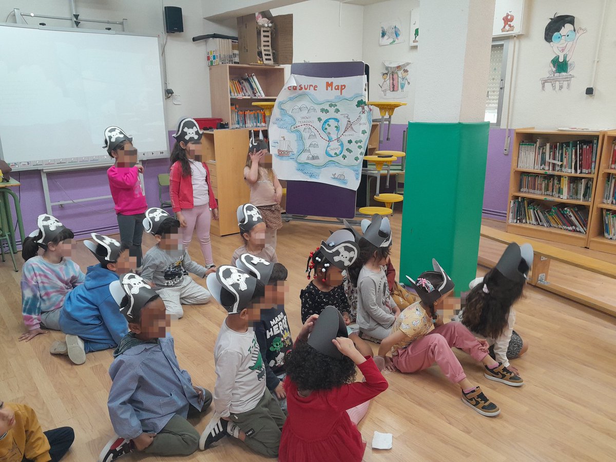 hermanos_pinzon's tweet image. 🏴☠️ Ahoy, maties! 🏴☠️
Esta semana, en Infantil y 1º de Primaria han disfrutado de una aventura pirata en inglés con el cuento de: "The treasure os pirate Frank" y una búsqueda del tesoro con retos físicos e intelectuales. ¡Menos mal que entre todos conseguimos abrir el tesoro!