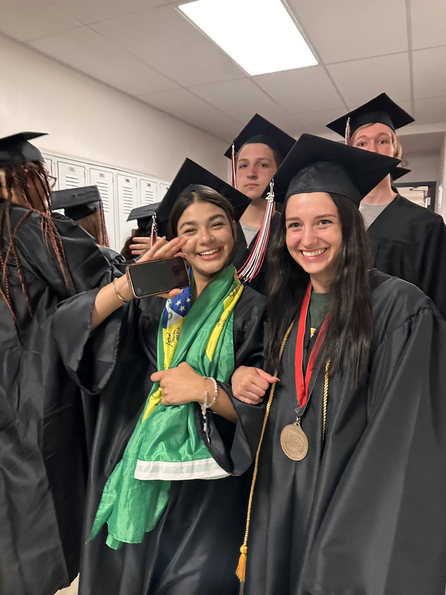 FZS_SwimandDive's tweet photo. Loved seeing my seniors walk the halls of SMS one last time. #FZGradWalk2025 https://t.co/8Eo58a7kYT