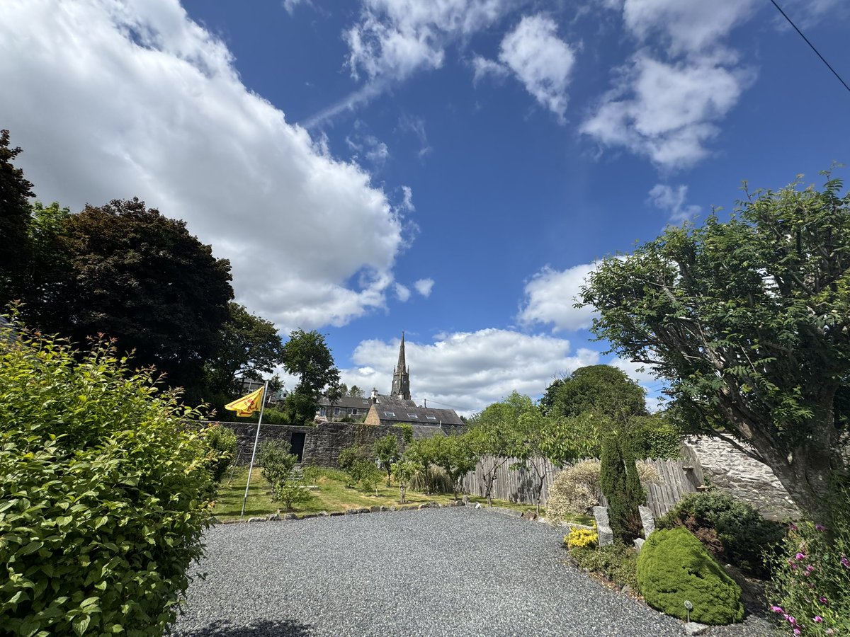 ApplePearCottag's tweet photo. Well the ☀️ been out again today &amp; the cottage still have some availability for the summer. Apple &amp; Pear tree cottage. https://t.co/ypiL7BCUY3
#scotland #dumfriesandgallowsy #hoildaycottage #Gallowayhills #newtonstewart https://t.co/8Sk0UVXecR