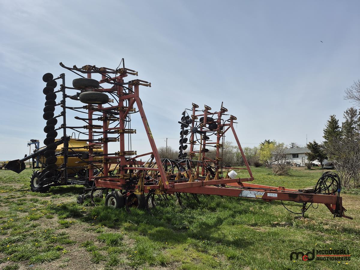 Get prepared for both seeding and harvest with available farm equipment in our Retirement Auction of Ray Labrecque. This sale closes June 6 near Rosetown, SK. Click the link below for more sale details:
mcdougallauction.com/auction-event.…