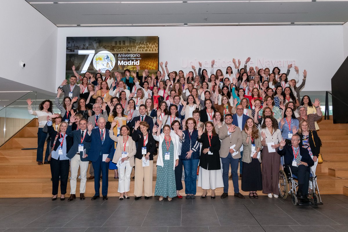 Cerramos el año en el campus de #Madrid celebrando los #70AñosEnfermeríaUNAV.
Una mesa redonda inolvidable, becas de la Cátedra María Egea y palabras que nos recuerdan que cuidar es nuestro modo de ser.   
📷Galería de fotos:flickr.com/photos/2022057… 
  #Enfermería