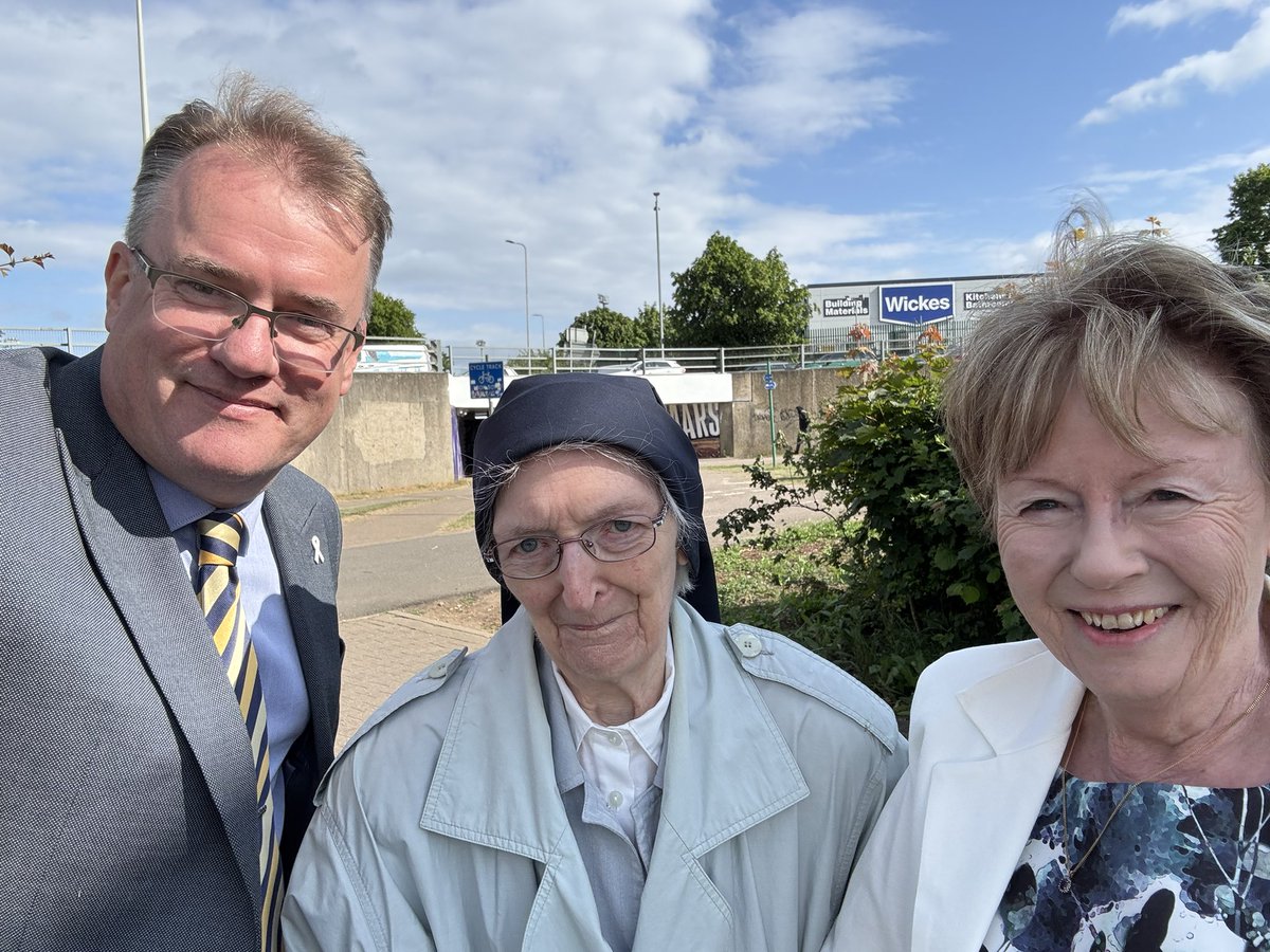 JonWhite 🦩 tweet media