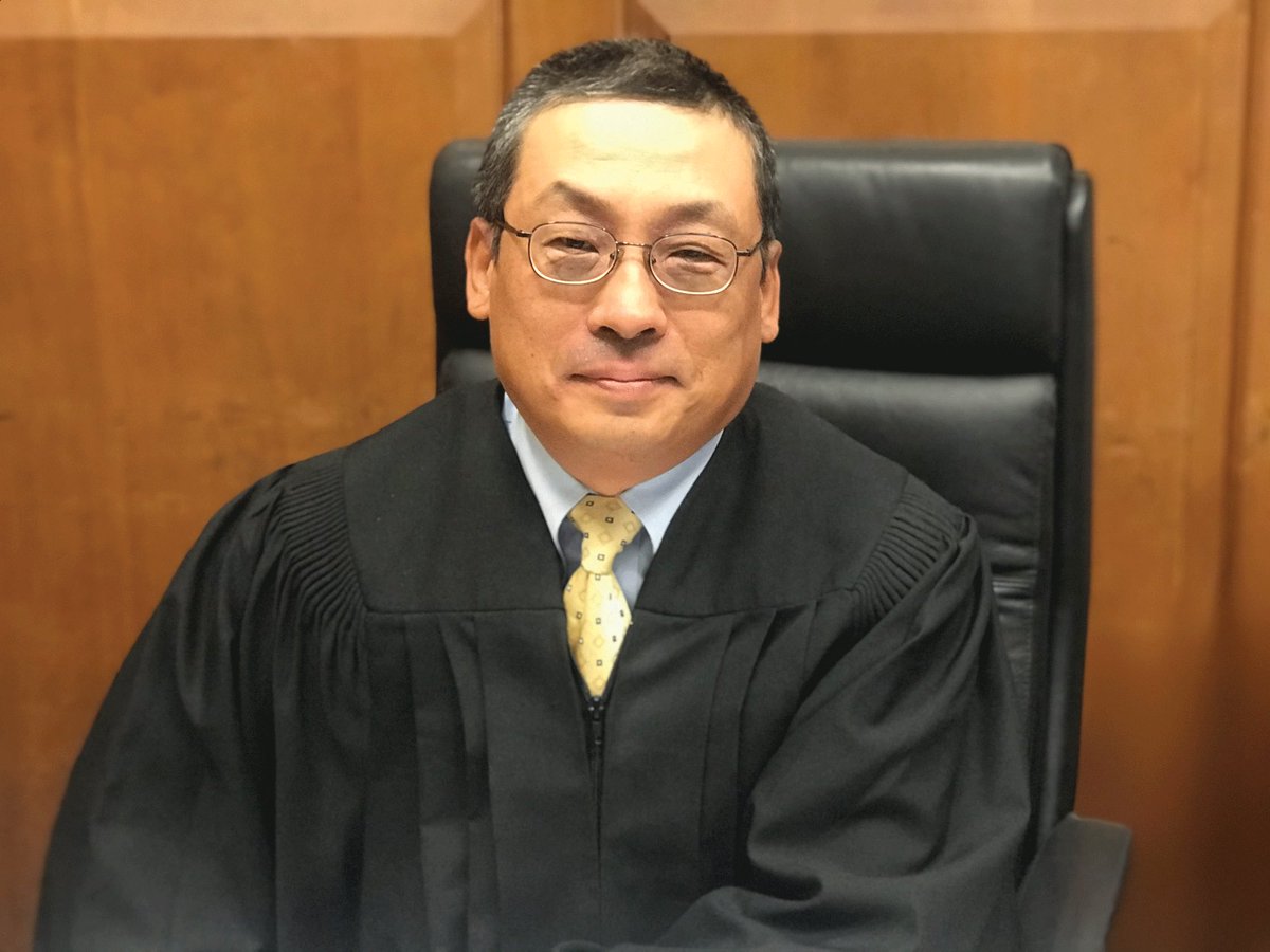 LauraLoomer's tweet image. EXCLUSIVE:
🚨 WIFE OF KOREAN BORN, BIDEN APPOINTED JUDGE MYONG JOUN WHO JUST BLOCKED TRUMP FROM SHUTTING DOWN THE DEPARTMENT OF EDUCATION HAS A WIFE WHO USES PRONOUNS AND IS THE PRINCIPAL OF A PRO-DEI COMPANY CALLED DIVERSITY AT WORKPLACE 🚨
In yet another example of a rogue…