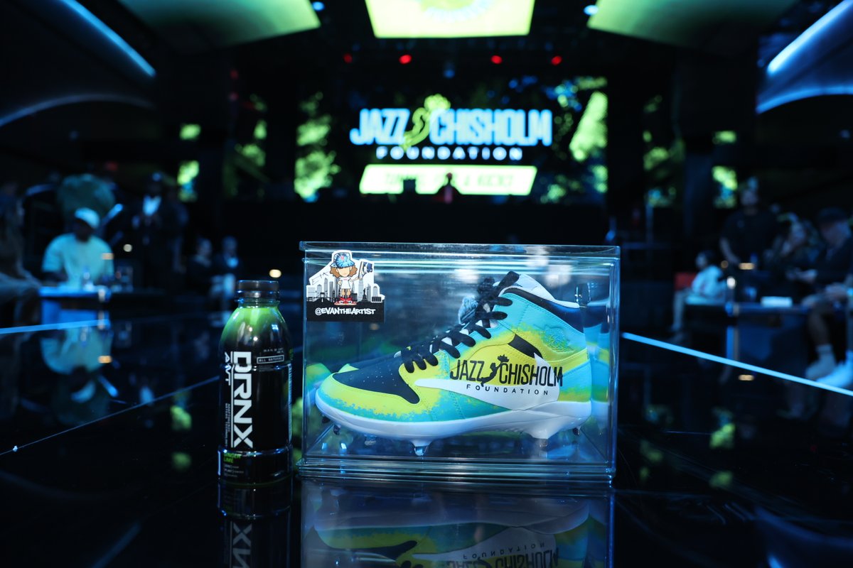 drinkdrnx's tweet photo. Style met performance — all for a good cause.
DRNX was proud to team up with the @jazzchisholmfdn as the official hydration partner of the #TunnelFitsAndKicks Fashion Show.
Sip in style. Give back. Stay legendary.
#DrinkDRNX #JazzChisholm #HydrateWithPurpose https://t.co/jfq4nt2rAO