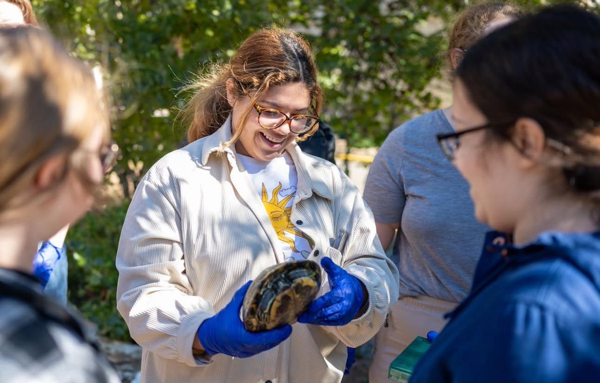 🎉 Congratulations to our latest Científico Latino T-shirt contest winner: Mariangel Correa Orellana! 🎉