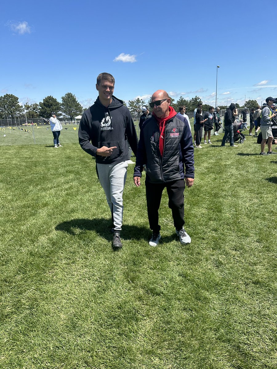 Brodie is ready to warm-up. Flight 2 for
Discus is coming up.