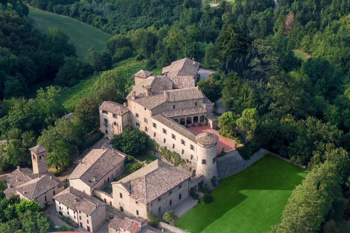 turismoER's tweet photo. Domenica 25 maggio è la giornata nazionale delle #dimorestoriche. Ecco tutti i luoghi #inEmiliaRomagna - castelli, rocche, ville, musei - che apriranno le loro porte ai curiosi: https://t.co/X9MqYhmP0R https://t.co/xkUI2R2jDL