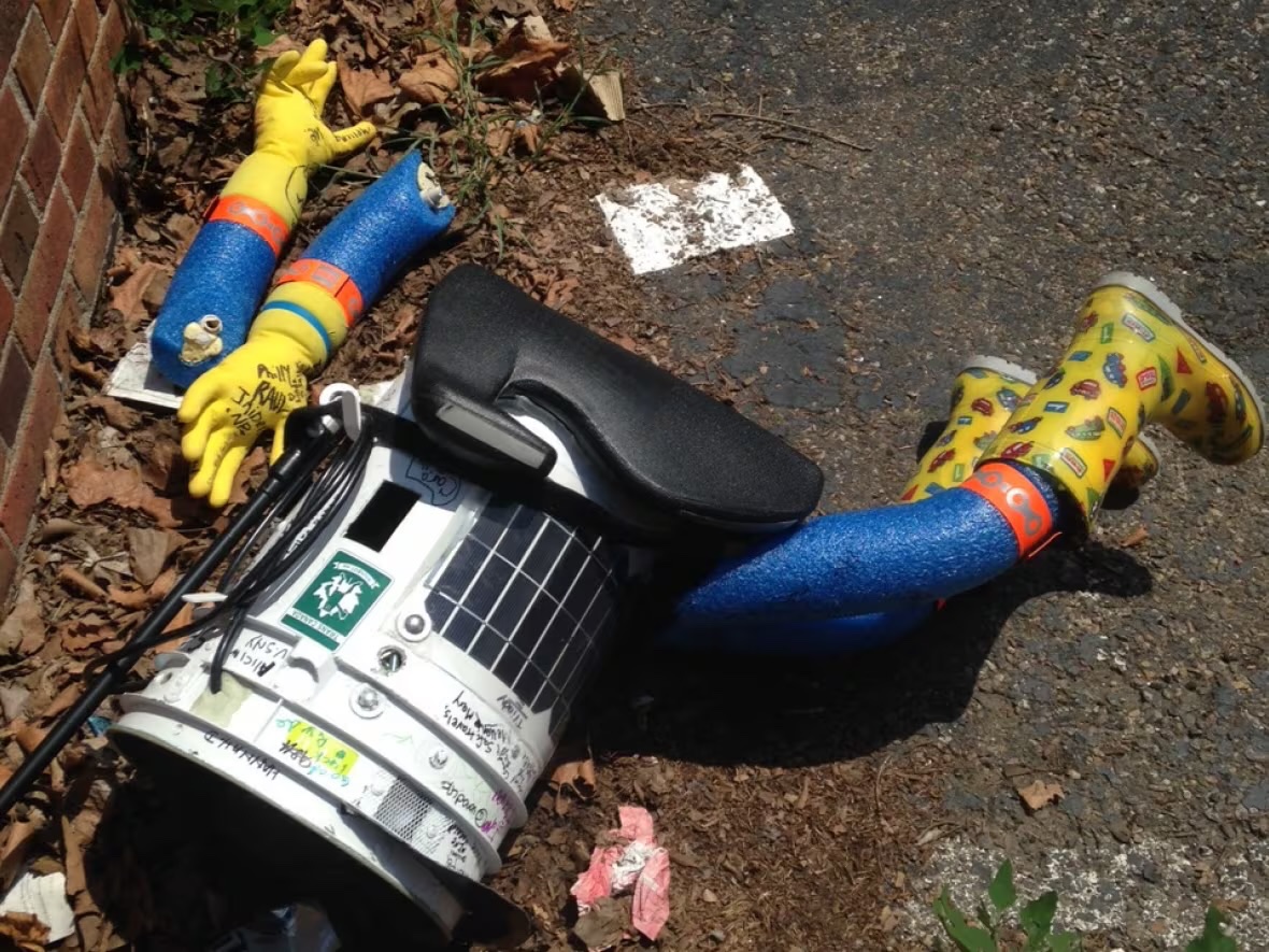 HitchBOT, a hitchhiking robot which successfully hitchhiked across Canada, Germany and the Netherlands, but while attempting to hitchhike across the United States, it was stripped, dismembered, and decapitated in Philadelphia.