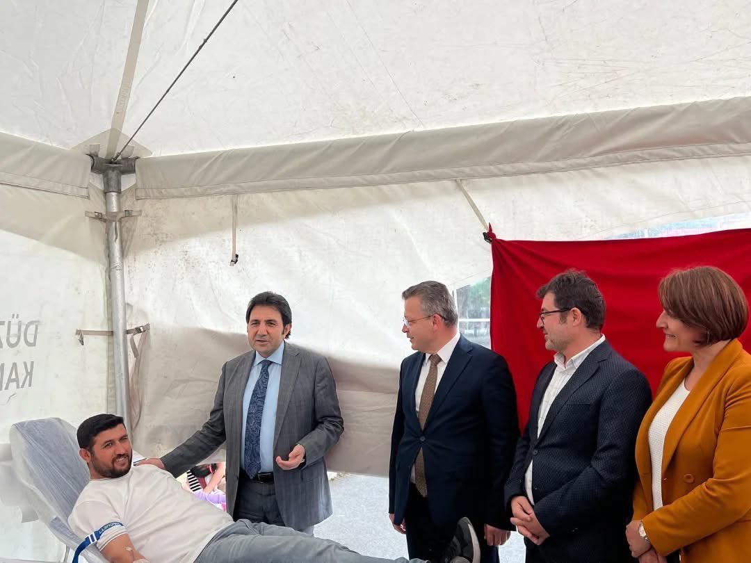 Zeytinburnu İlçe Millî Eğitim Müdürlüğü (@zeytinburnumem) on Twitter photo Kaymakamımız Dr. Adem Uslu, İlçe Müdürümüz İsmail Çetinkaya ve Şube Müdürümüz Harun Can Kızılay tarafından İlçemiz Haluk Ündeğer ve Saniye Sezgin Elmas İlkokulu’nda gerçekleştirilen kan bağışı kampanyasına katıldı.
<a href="/ademuslu_mnvgt/">Dr. Adem Uslu</a> <a href="/istanbulilmem/">İstanbul İl Millî Eğitim Müdürlüğü</a> <a href="/mathismail/">İSMAİL ÇETİNKAYA</a> Kaymakamımız Dr. Adem Uslu, İlçe Müdürümüz İsmail Çetinkaya ve Şube Müdürümüz Harun Can Kızılay tarafından İlçemiz Haluk Ündeğer ve Saniye Sezgin Elmas İlkokulu’nda gerçekleştirilen kan bağışı kampanyasına katıldı.
<a href="/ademuslu_mnvgt/">Dr. Adem Uslu</a> <a href="/istanbulilmem/">İstanbul İl Millî Eğitim Müdürlüğü</a> <a href="/mathismail/">İSMAİL ÇETİNKAYA</a>