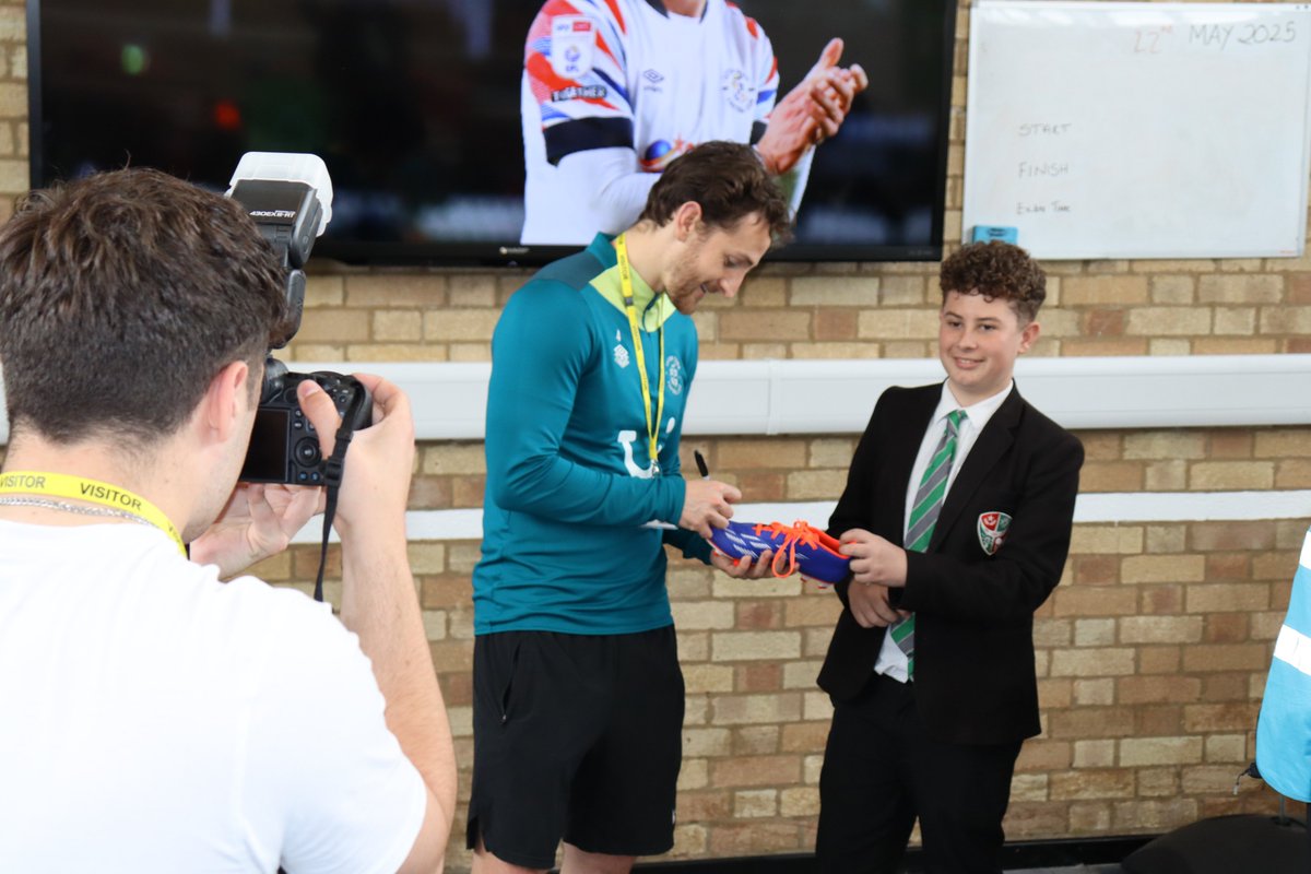 ChallneyBoys's tweet photo. A memorable day at Challney as @LutonTown star Tom Lockyer joins us to recognise our outstanding @ChallneyPEDept students 🌟 From sharing his journey to signing shirts—what an inspiration! #COYH #ChallneyPE #TomLockyer https://t.co/aWhy4RrzB7