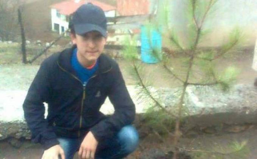 Unutma, unutturma / 08.11.2015
Bünyamin Buyun..
14 yaşında..
Ankara Mamak'ta çalıştığı inşaatta elektrik akımına kapılması sonucu hayatını kaybetti..
#ÇocukİşçiliğiİleMücadeleye