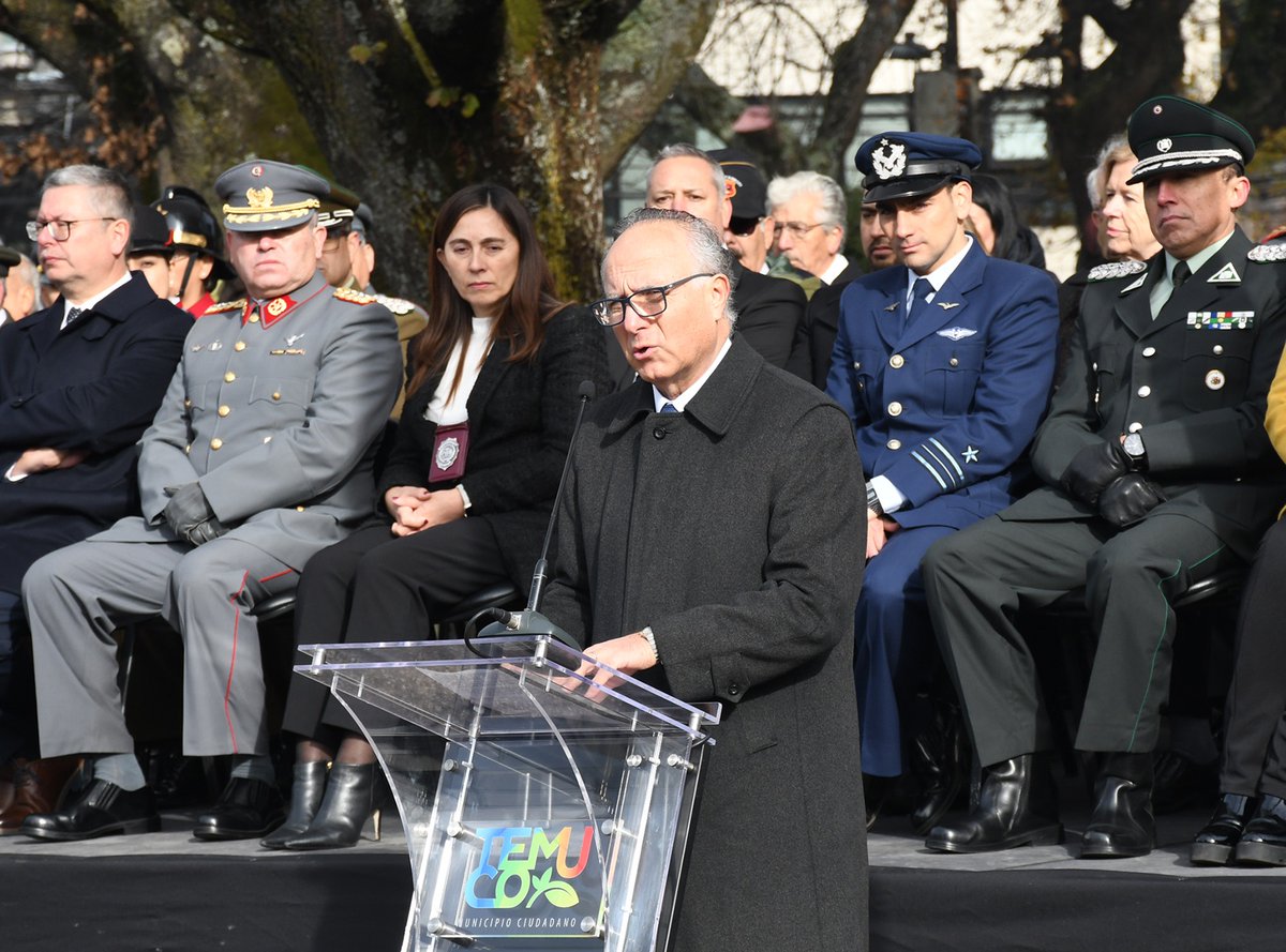 La restitución del monumento, donado por nuestra Universidad, representa un significativo aporte al rescate histórico y patrimonial de la ciudad. “La Universidad no puede estar ajena a la realidad y la historia" destacó nuestro Rector, <a href="/TeodoroRiberaN/">Teodoro Ribera Neumann</a>. 📰ow.ly/iNKo50VXgZ5