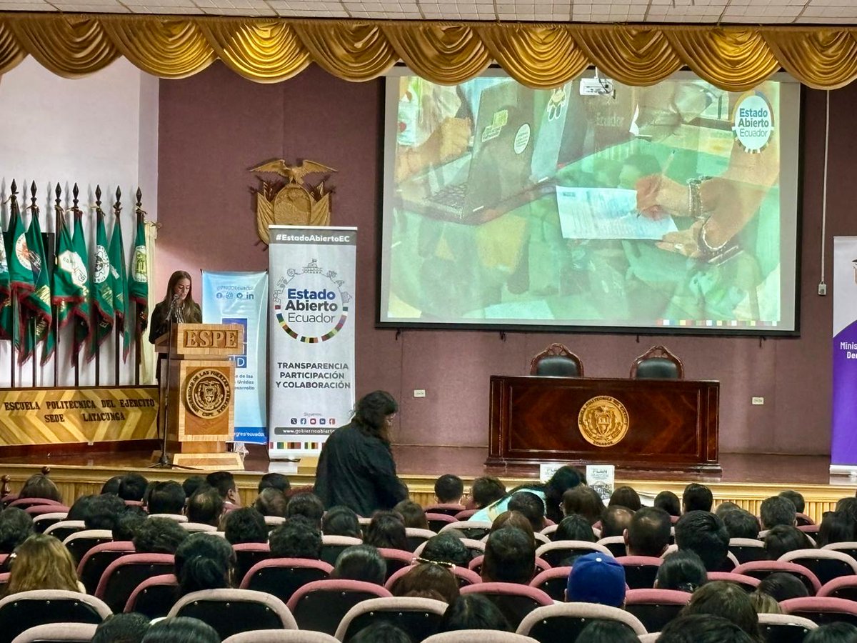 <a href="/NikiCosta/">Domenica Costa</a> <a href="/Presidencia_Ec/">Presidencia Ecuador 🇪🇨</a> <a href="/opengovpart/">Open Gov Partnership</a> <a href="/gadlatacunga/">Municipio Latacunga</a> <a href="/fund_meridiano/">Fundación Meridiano</a> <a href="/CpccsEc/">Participa Ecuador</a> <a href="/ESPEU/">ESPE</a> El modelo de gobernanza en el 🇪🇨 ha evolucionado de un #GobiernoAbierto hacia un #EstadoAbiertoEc debido a la organización institucional. Hemos logrado involucrar a todas las funciones del Estado, en una suerte de apertura real de la gestión pública.
🎙️<a href="/NikiCosta/">Domenica Costa</a> #OpenGovWeek2025