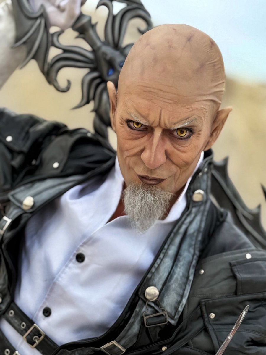 “Give your heart over to DARKNESS.” 🖤😈
▪️ Master Xehanort – Kingdom Hearts III

A full decade after my Terra cosplay… here I am, fully embracing the DARKNESS and finally bringing one of my dream characters to life: Master Xehanort. ✨

And honestly? I still can’t believe it.