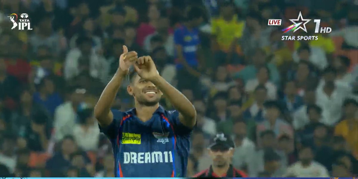 sarcastic_us's tweet photo. Management suspended Digvesh for this gesture 👮♀️
Meanwhile his other team mate 😂🤣
#Notebookcelebration #LSG #DigveshRathi #GTvsLSG https://t.co/4g5m08P5Fd