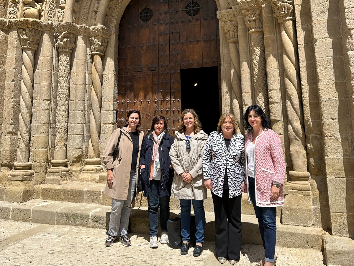 ⛪ El Gobierno de Aragón destina 196.020 euros a la restauración de la portada sur de la Iglesia Parroquial de Santa María la Mayor en Uncastillo.

➡️ La consejera de Cultura y la directora general de Patrimonio Cultural han visitado el templo.

🔗 f.mtr.cool/vrisxoekfo