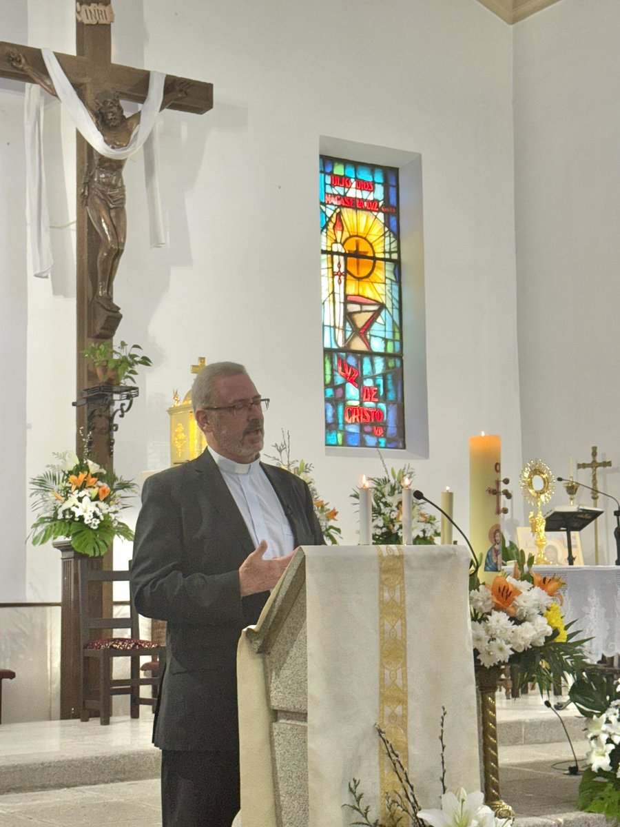 ¿Alguien reconoce al Cristo que está en nosotros después de la eucaristía? Se pregunta D. Angel Luis en su testimonio misionero de esta tarde en la Parroquia de Santa Bárbara.