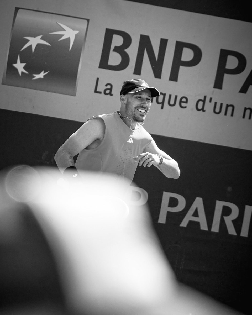 KyrianJacquet's tweet image. 🧡🧱 𝐐𝐔𝐀𝐋𝐈𝐅𝐈𝐄́ ⵑ 😍🧡

✅ Pour la première fois de ma carrière je vais jouer le 𝐠𝐫𝐚𝐧𝐝 𝐭𝐚𝐛𝐥𝐞𝐚𝐮 de @rolandgarros !

💙✉️ Tellement heureux, merci pour tous vos messages... On continue l'aventure ! 💪 #RG25 #RolandGarros