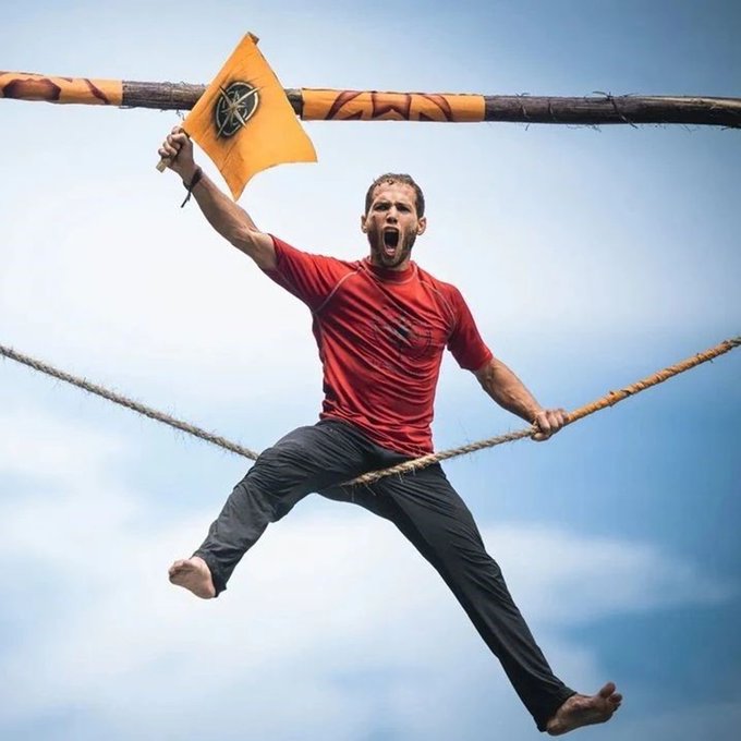 Viendo el duelo de este lunes en el #Conquis18ETB, no puedo evitar recordar cuando subimos las escaleras al cielo con <a href="/MOuryJ/">Miguel Oury</a> 🪜🪢... uno de mis momentos favoritos de las ediciones que he visto del programa... muy intenso y muy épico todo 🍫
