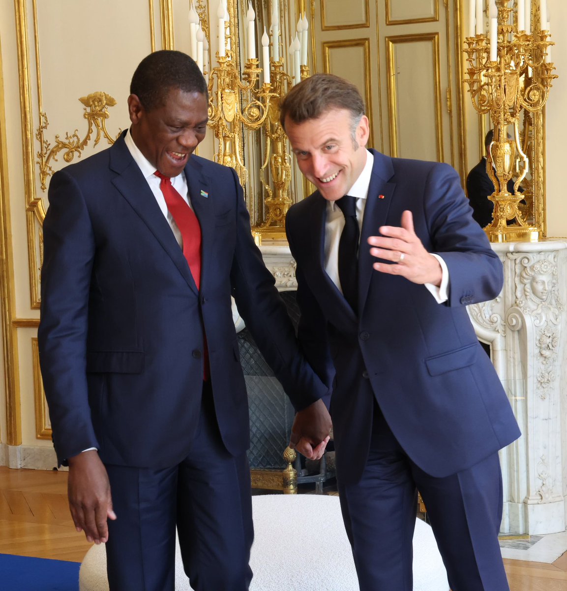 PMashatile's tweet photo. I paid a courtesy call on President of the French Republic, His Excellency Emmanuel Macron, at his residence, Palais de I’Élysee this afternoon.

Our meeting focused on strengthening trade and diplomatic cooperation as well as cooperation in multilateral fora. 

During the meeting, I indicated that the presence of over 400 French companies employing over 65 000 South Africans is a testimony to the value proposition that South Africa offers, and that this visit has re-enforced the need for continued cooperation. 

#SAinFrance #InvestSA #PaulMashatile
🇿🇦🇫🇷