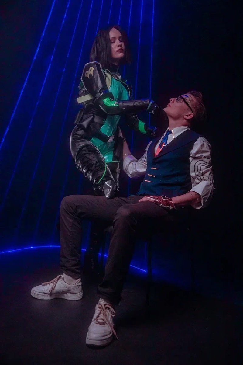 ThreeNilcos's tweet image. Here are some more backstage shots from Chamber and Viper's couple photoshoot👀
All that remains is to select individual photos💕
#Valorant #Chamber #Viper