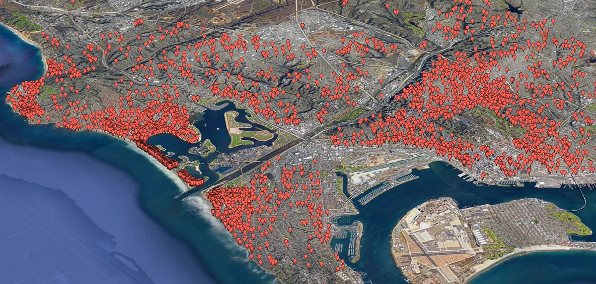 3d map showing thousands of pins where full-Time Airbnbs are located in the city of San Diego California
