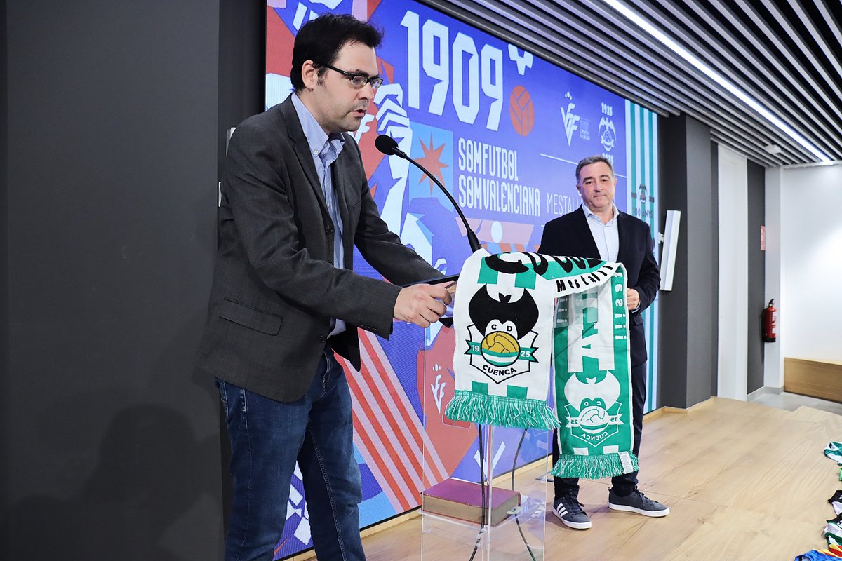 FFCV_info's tweet photo. CENTENARI |

El @CDCMestallistes celebra su centenario en la sede de la @FFCV_info 😊

Gracias por venir a celebrarlo y enhorabuena por esos 💯 años!!!

#somFutbol