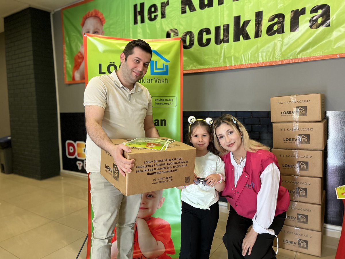 Bugün Karabük Merkez’de, kanserle mücadele eden çocuklar ve yetişkinlere umut olsun diye “Mutlu Et” paketlerimizi ulaştırdık.
Bir tebessüm, bir dokunuş, bir yürek sıcaklığı…
Birlikte daha güçlüyüz.💛
<a href="/losev1998/">LÖSEV</a> 
<a href="/ustunezer/">Dr. Üstün EZER</a> 
<a href="/mrvecetinkayaa/">merve çetinkaya</a>