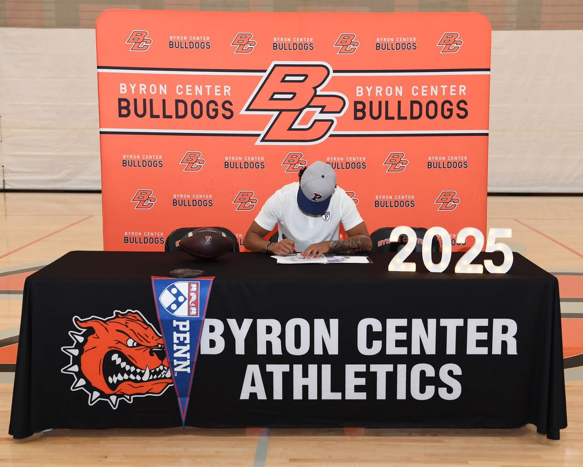 isaac_lee_10's tweet photo. Pen to paper🔏! @PennFB @ByronCenterPS Thank you to everyone that has been a part of my journey! AGTG @NOBLESTRONG_LLC @robclanton6 @brady_vis1 @BCCoachCisco @BC_CoachFerg @BCBulldogsBBall https://t.co/vgtMoOxqQ5