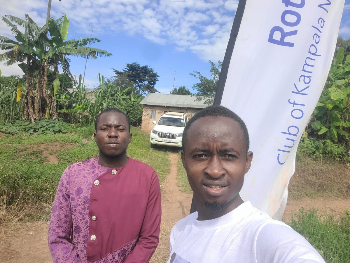 KANKWATISEJB's tweet photo. As president of @buganda_royal today Again we had the opportunity to be led by the @rckampalanorth to #busunju Matte village where a water pump was commissioned by @dgrotaryd9213 and later went to #Samowori Vijanapoe. we are truly always excited to exercise our future obligations https://t.co/Jg8mG4Pjvl