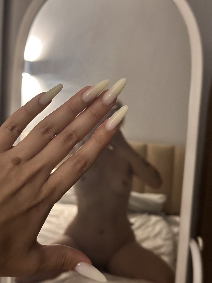 #нюдсочетверг

как вам мои ноготочки?