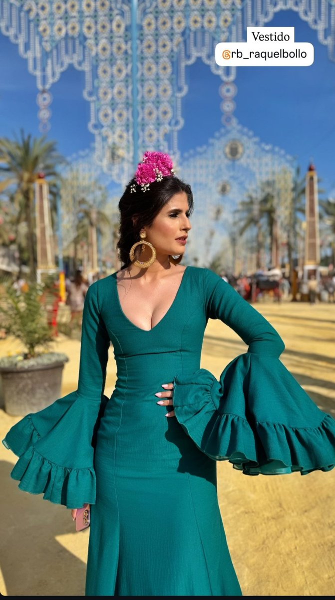 Bellezon 😍😍 es divino el vestido 👏👏 enhorabuena Raquel Bollo 💃💃💃💃
