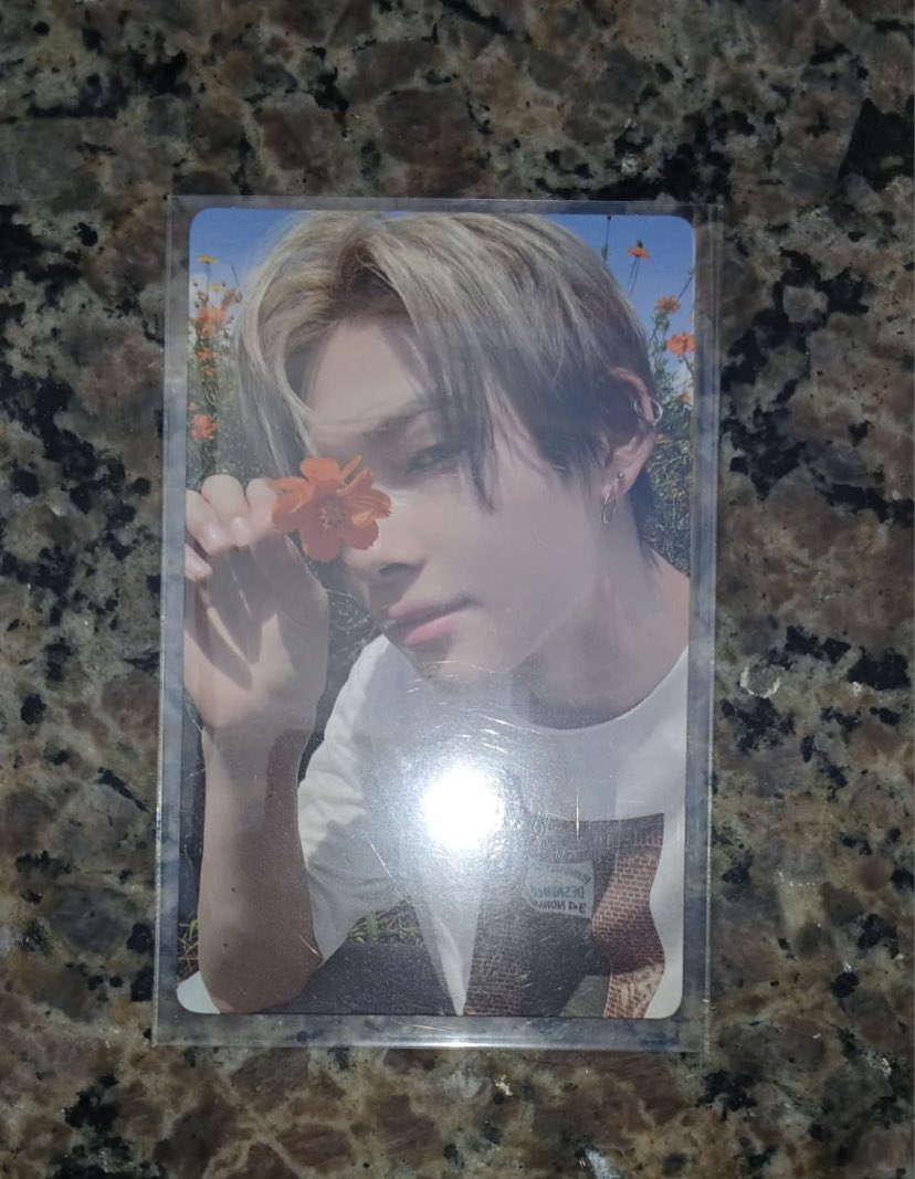 fixoffcici's tweet image. feedback positivo para @tinycookies_ que me vendeu esse ni-ki florzinha super fofo!! veio tudo certinho e bem embalado 💕