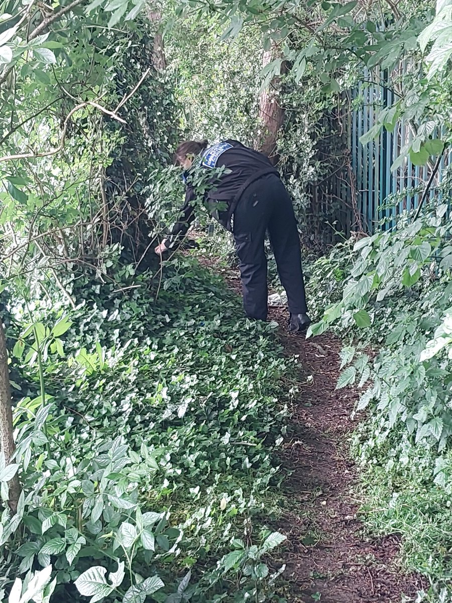 Bloxwich Neighbourhood Team have conducted a knife sweep in Leamore Park.
No weapons were found, which is great news for our community.
This is part of our ongoing efforts to ensure a safe environment for everyone.
👮‍♂️👮‍♀️👍