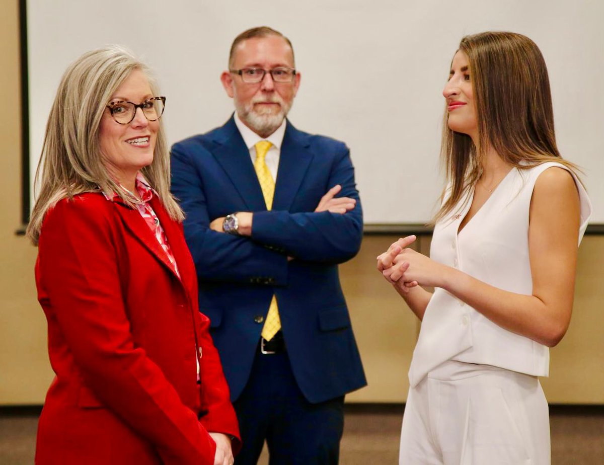gerardovbuelna's tweet photo. I had the pleasure of joining @PaulinaOcanaE, Chief of Staff to the State Executive, at the “Shared Borders, Shared Waters” event in Tucson, representing Governor @AlfonsoDurazo. Regional collaboration is key to a future with greater development and well-being for all.
#SonAz 🌵 https://t.co/32XbI1nc0d