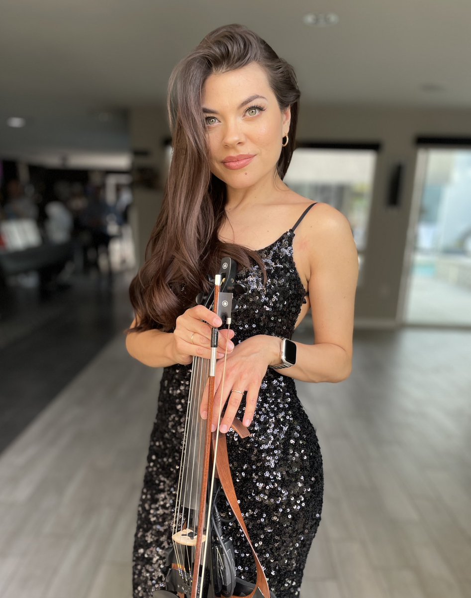 🎻 Electric strings for a heartfelt cause.
Christina brought the energy with modern hits on solo electric violin at the Hearts Alive fundraiser in Las Vegas.

Supporting rescue animals, one powerful performance at a time.

Book your custom show at BellaStrings.com