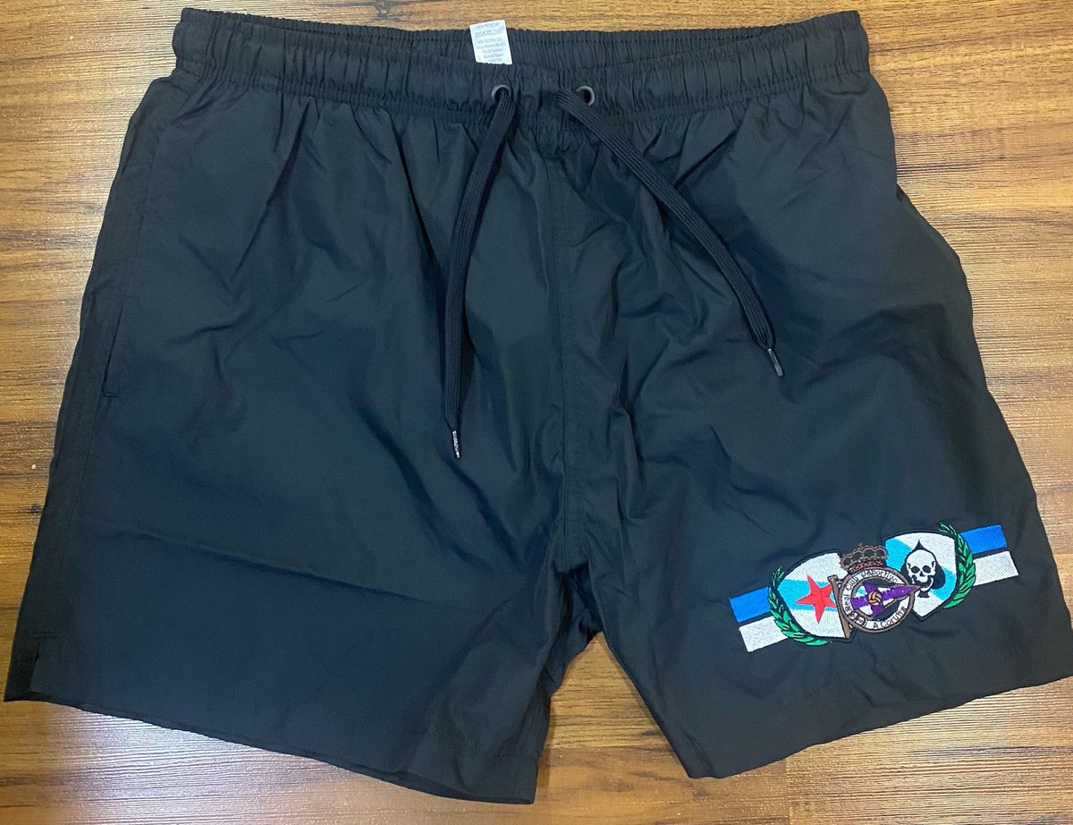 O sábado, na festa do 25 aniversario da liga, teremos un posto co material do grupo. Alí teredes outra oportunidade para conseguir as novidades. 

Haberá máis unidades da bufanda conmemorativa e unha reposición de camisolas e bañadores, con todos os tamaños á venda.