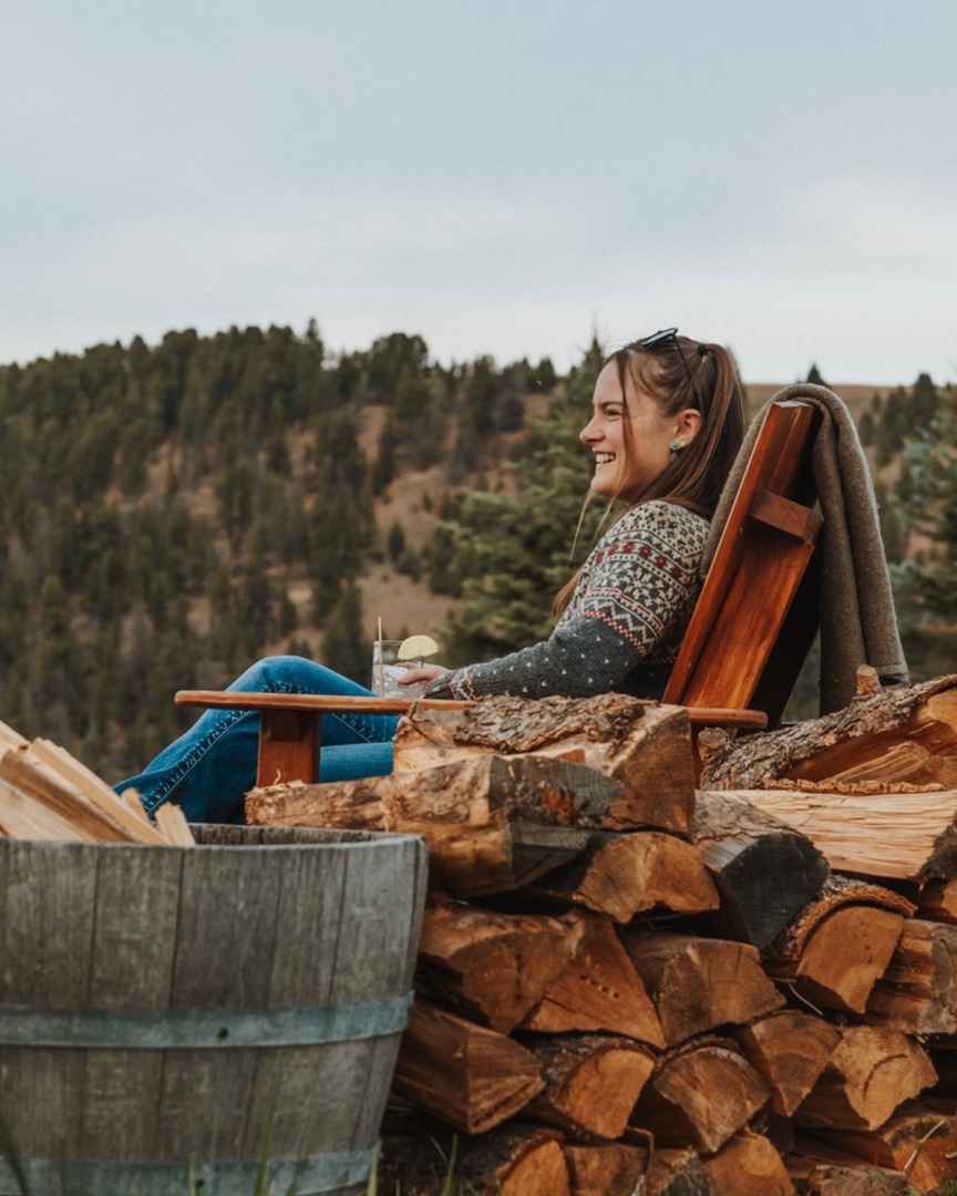 Gather around the fire pit and enjoy s'mores with a side of beautiful valley views.