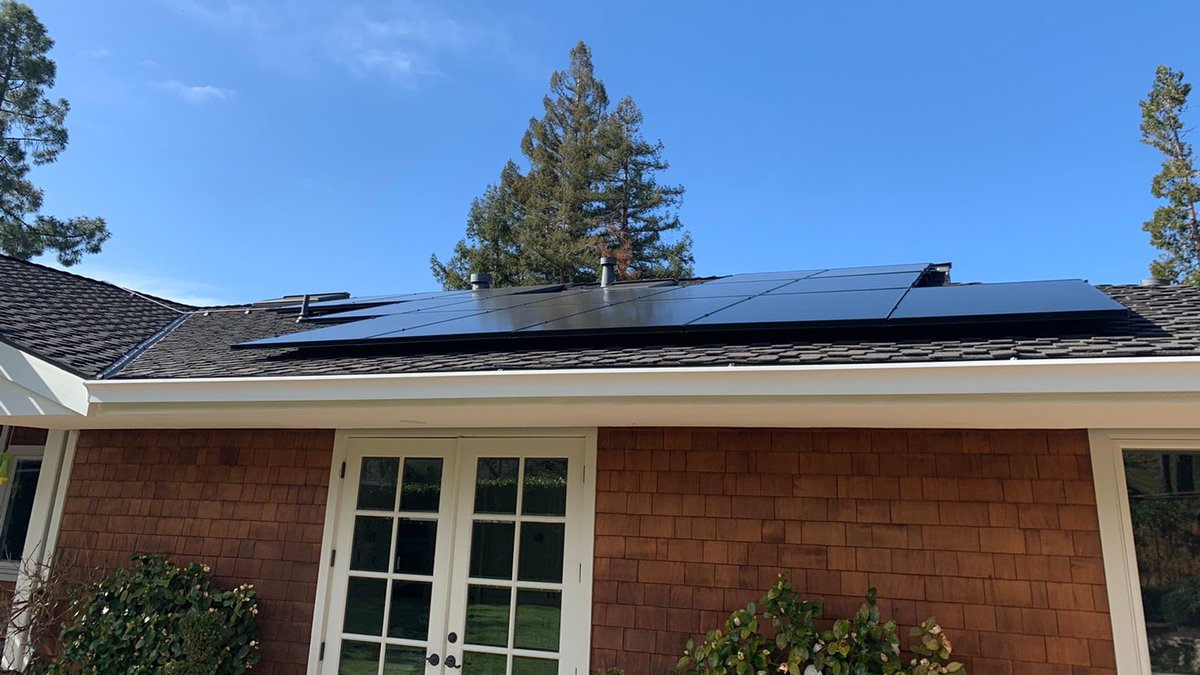 SolarTechnol's tweet photo. Worried solar won’t “fit in” with your home's curb appeal? 🏠

Your home’s design matters. And if you’ve invested into how it looks, the last thing you want is a bulky solar setup. But smart energy &amp; strong design can go hand in hand. 

At Solar Technologies, they always do. ☀️ https://t.co/VvoA30yWP7