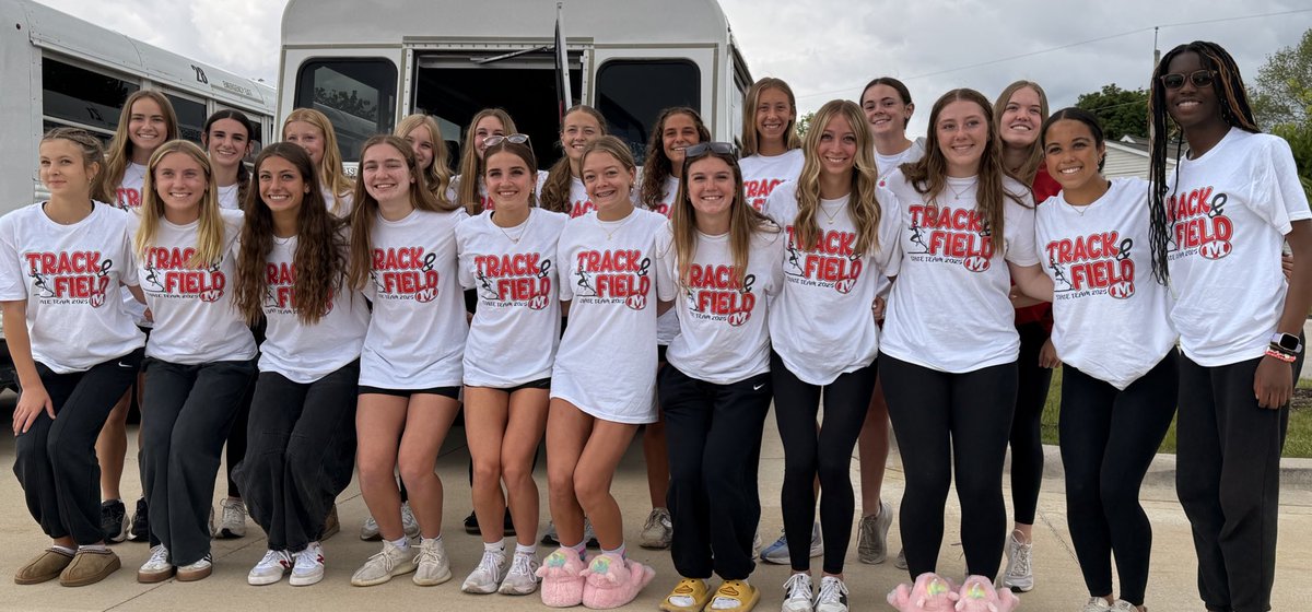 MortonXCTF's tweet photo. MHS varsity girls headed to the blue track in Charleston for IHSA 2A State Finals this afternoon! One of the largest groups to go! Good luck girls!! 🏃‍♀️ https://t.co/LFmEpRRGcg