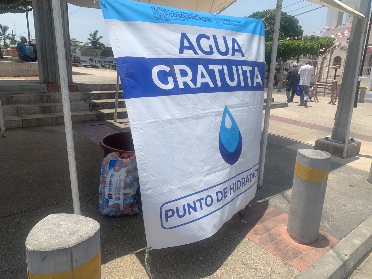 Rayreyedid's tweet photo. @PoncianoVP Sin duda los hechos hablan por usted, @SEGOB_mx de este tipo de alcaldes necesitamos, que triste que MINATITLÁN esta muriendo por la falta de interés en su gente

Este pequeño acto dice mucho… https://t.co/PnuqEwLoKO
