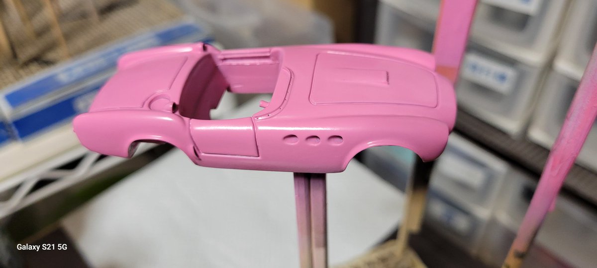 take_gyonou's tweet photo. ミッチャクロンからのグレー吹いたまま、静岡ホビーショウの方の製作で放置していた340。
ハンドピースの掃除をしたついでに下地のピンクを吹きましたが、内装の処理をしてないことが発覚。
こう言うとこな、落ち着いてやらんと💦
やり直しやな。
#Cカーandルマンカーコンペ2025
#43オモロー
#Club43 https://t.co/DyVBveCWxC