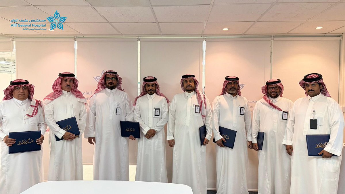 _afifgh's tweet photo. #تغطية | 📸

بمناسبة #اليوم_العالمي_للموارد_البشرية، كرّم مدير #مستشفى_عفيف_العام الاخصائي اول . صالح بن عشق العضياني فريق إدارة الموارد البشرية تقديراً لجهودهم في دعم الكوادر والارتقاء بمنظومة العمل، مؤكدًا أهمية دورهم المحوري في تحقيق أهداف الرعاية الصحية.

#تجمع_الرياض_الصحي_الثالث