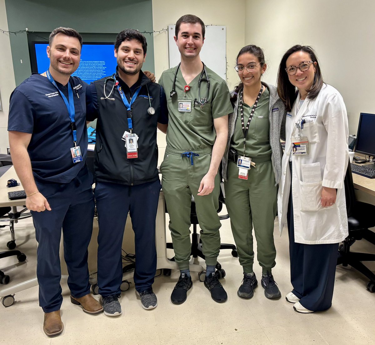 melsulistio's tweet image. Future medical leaders bring me great joy. To the #medicalstudent residents, fellows & early faculty - #medicine will retain its #humanity & compassionate care of the sick & suffering in your hands.
Special thx to #utswstudents Class of 2028 who brought me to tears w/ the best…