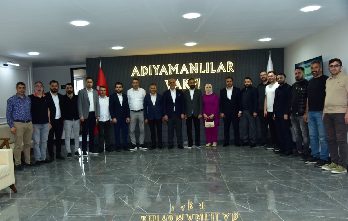 Sultangazi Adıyamanlılar Derneği (SUADER) Başkanı Sayın Bekir Akgül ve yönetim kurulu üyeleri, Genel Başkanımız Hasan Göksu'yu vakıf binamızda ziyaret ettiler.
Nazik ziyaretlerinden dolayı kendilerine teşekkür ediyor, çalışmalarında başarılar diliyoruz.