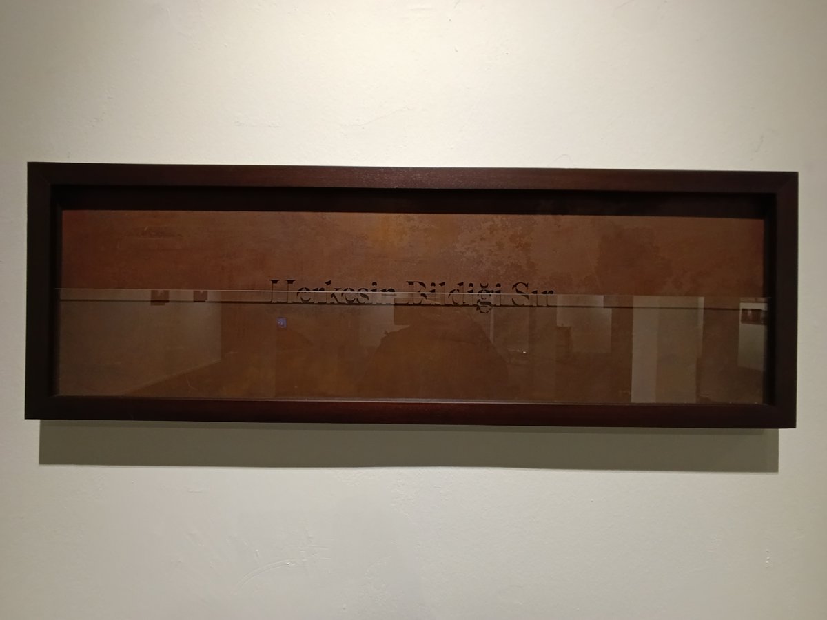 Mardinli sanatçı Ateş Alpar, küratörler Yıldız Öztürk ve Melih Aydemir’in düzenlediği “İmkân ve İhtimal” sergisiyle İstanbul Tophane’deki DEPO’da. 5 Temmuz’a dek görülebilecek sergiye dair notlarımız milliyetsanat.com’da... <a href="/EvrimAltug/">Evrim Altuğ</a> 

tinyurl.com/muyuw677